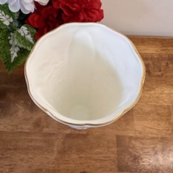 Vintage Pfaltzgraff White‎ Porcelain Vase Floral Embossed USA Artware - Picture 5 of 7